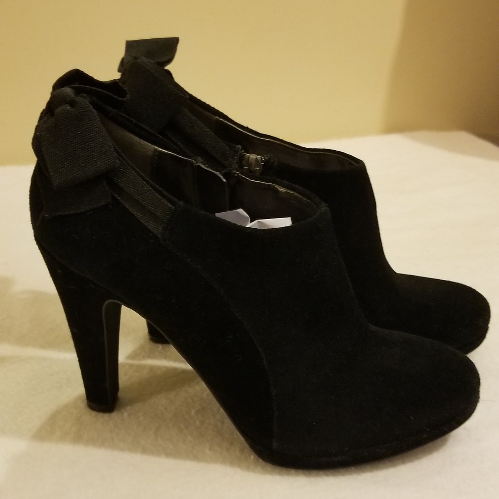 Libby Eldeman Black Suede Booties